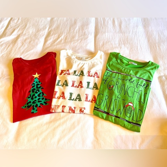 Christmas T-Shirts…good condition!   Large and X-Large - Picture 1 of 17